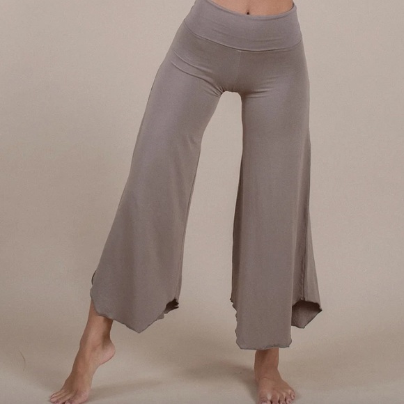 Layla Flares - Picture 1 of 3